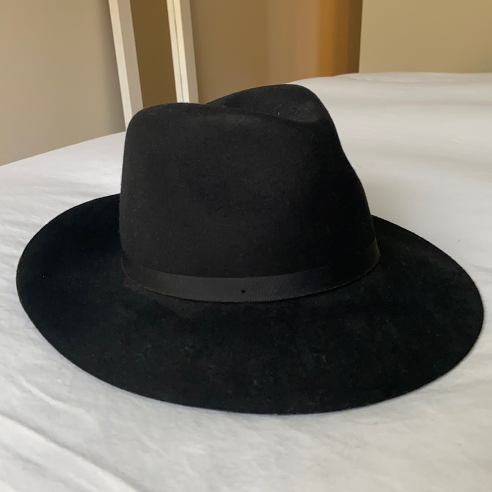 Aritzia fedora m/l $30